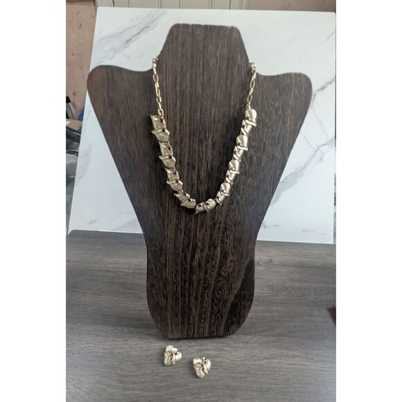 Vintage Gold-Tone Necklace & Clip-On Earrings Set W/ Ruby Red Accents  17 Inch A - Picture 2 of 6